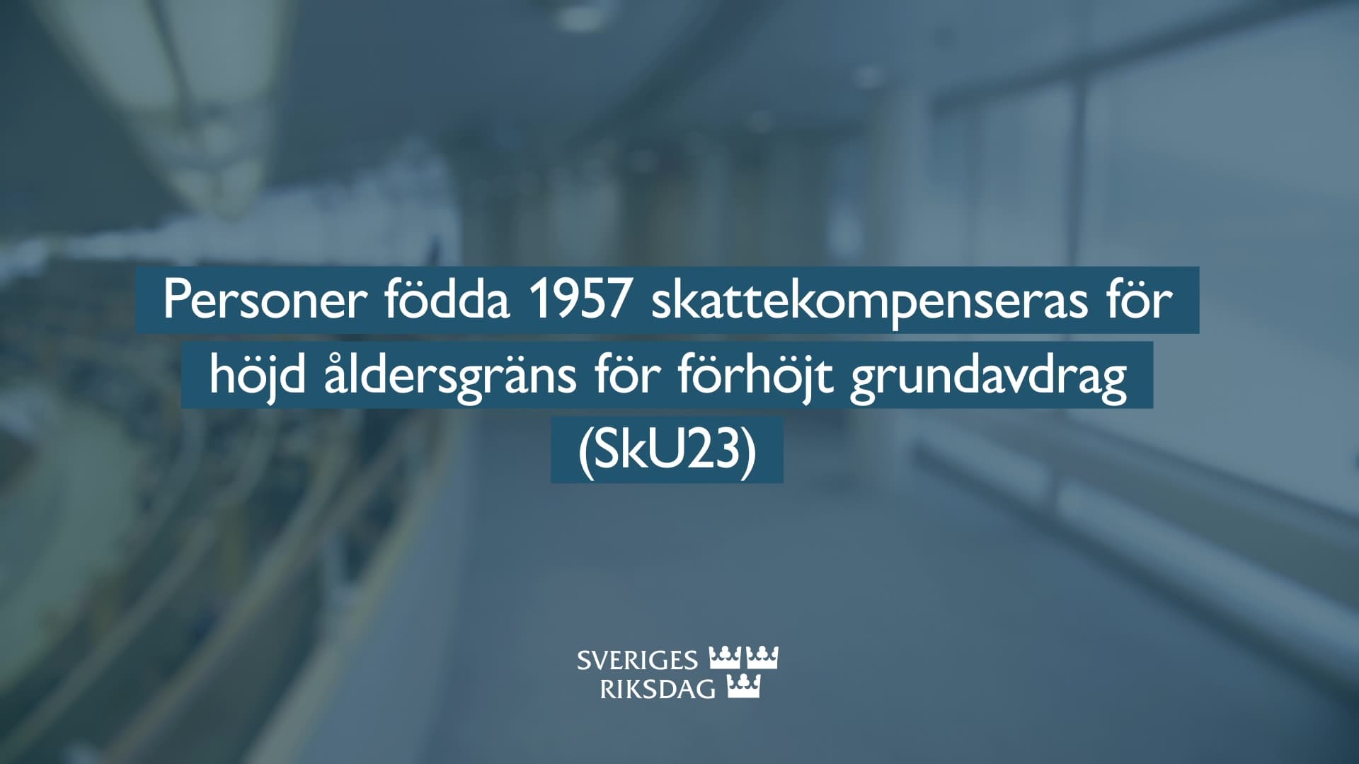 Stillbild från Beslut, Teckenspråkstolkat beslut: Personer födda 1957 skattekompenseras för höjd åldersgräns för förhöjt grundavdrag