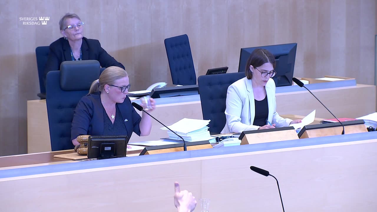 Stillbild från Beslut, Beslut: Bättre möjligheter att verkställa frihetsberövanden