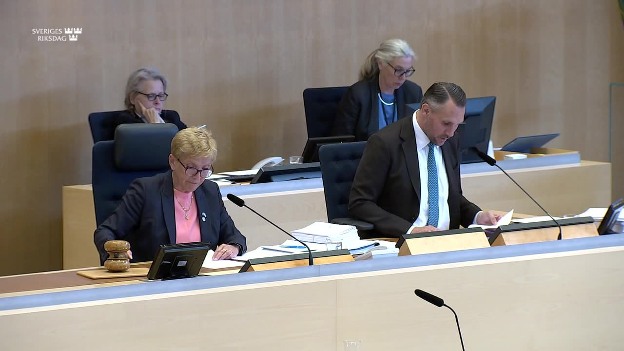 Stillbild från Beslut, Beslut: Socialtjänstens ansvar för våldsutsatta m.m.