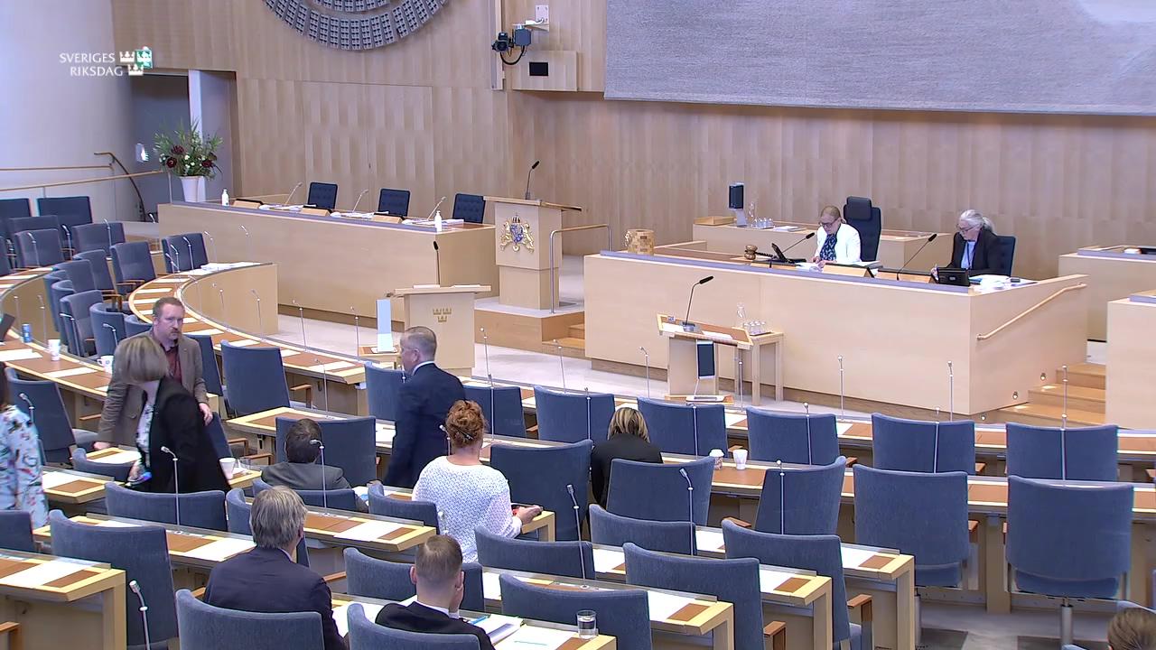 Stillbild från Debatt om förslag, Justerad skatt på tobak och nikotin