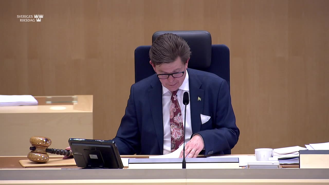 Stillbild från Beslut, Beslut: Riktlinjer för den ekonomiska politiken