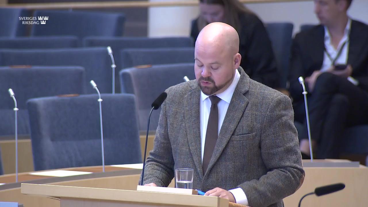 Stillbild från Interpellationsdebatt, Kornas rätt till naturligt beteende
