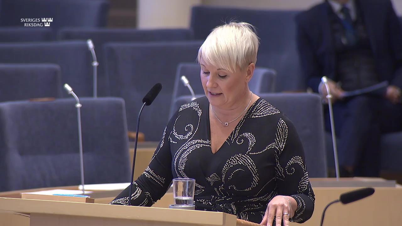 Stillbild från Interpellationsdebatt, Föräldrars rätt till ersättning och ledighet från arbete vid insatser från socialtjänsten