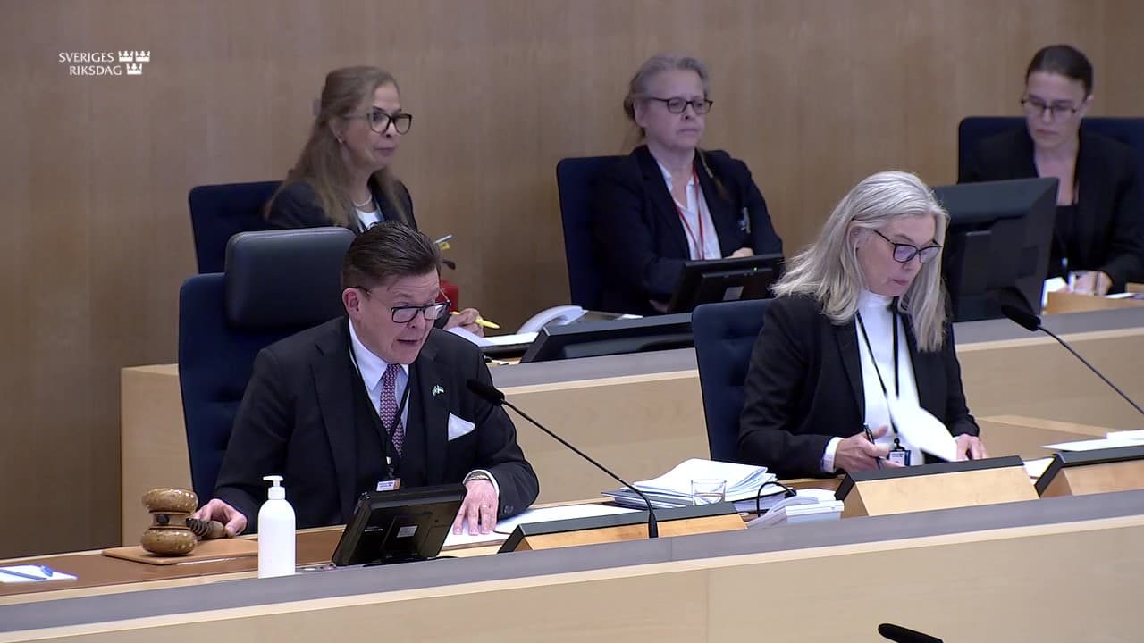 Stillbild från Beslut, Beslut: Två frågor om taxi – prisuppgiftsskyldigheten och ålderskravet för taxiförarlegitimation
