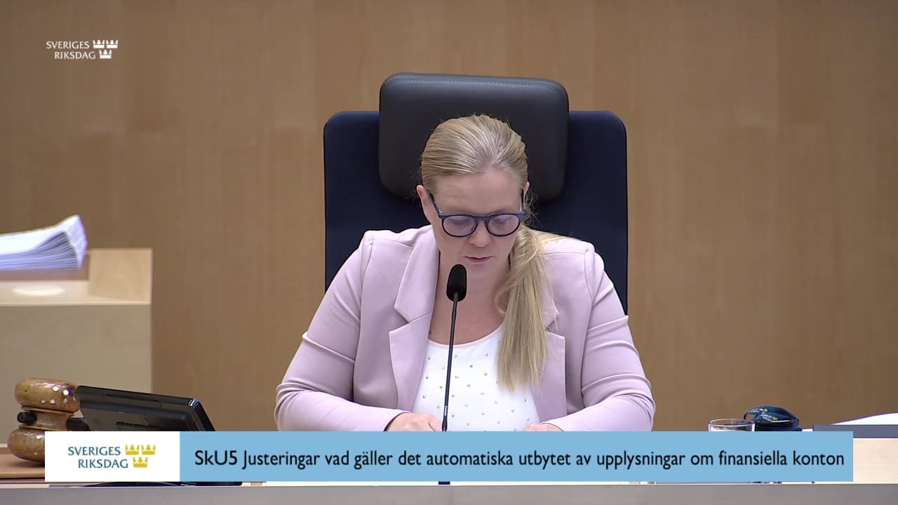 Stillbild från Beslut, Beslut: Justeringar vad gäller det automatiska utbytet av upplysningar om finansiella konton