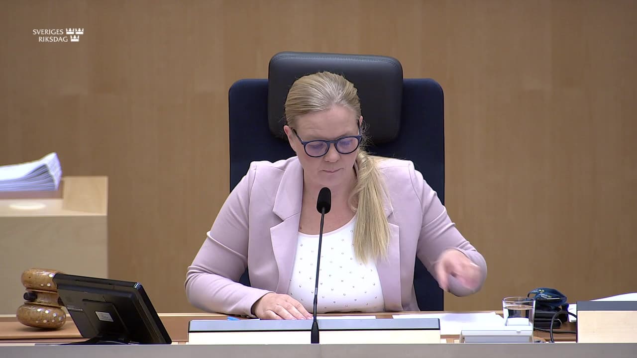 Stillbild från Beslut, Beslut: Utgivningsbevis för periodiska skrifter