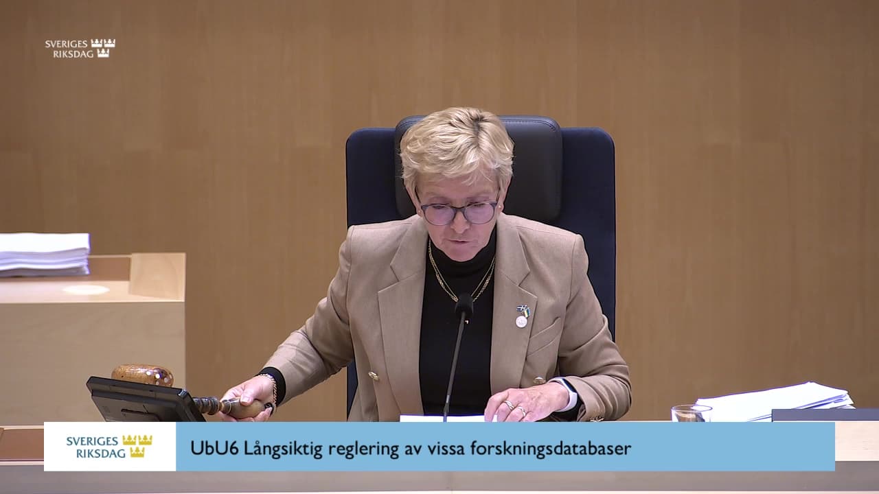 Stillbild från Beslut, Beslut: Långsiktig reglering av vissa forskningsdatabaser