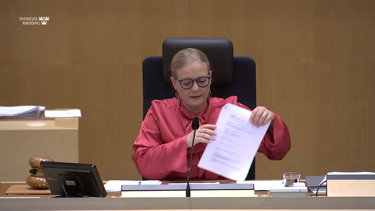 Stillbild från Beslut, Beslut: Genomförande av det nya blåkortsdirektivet