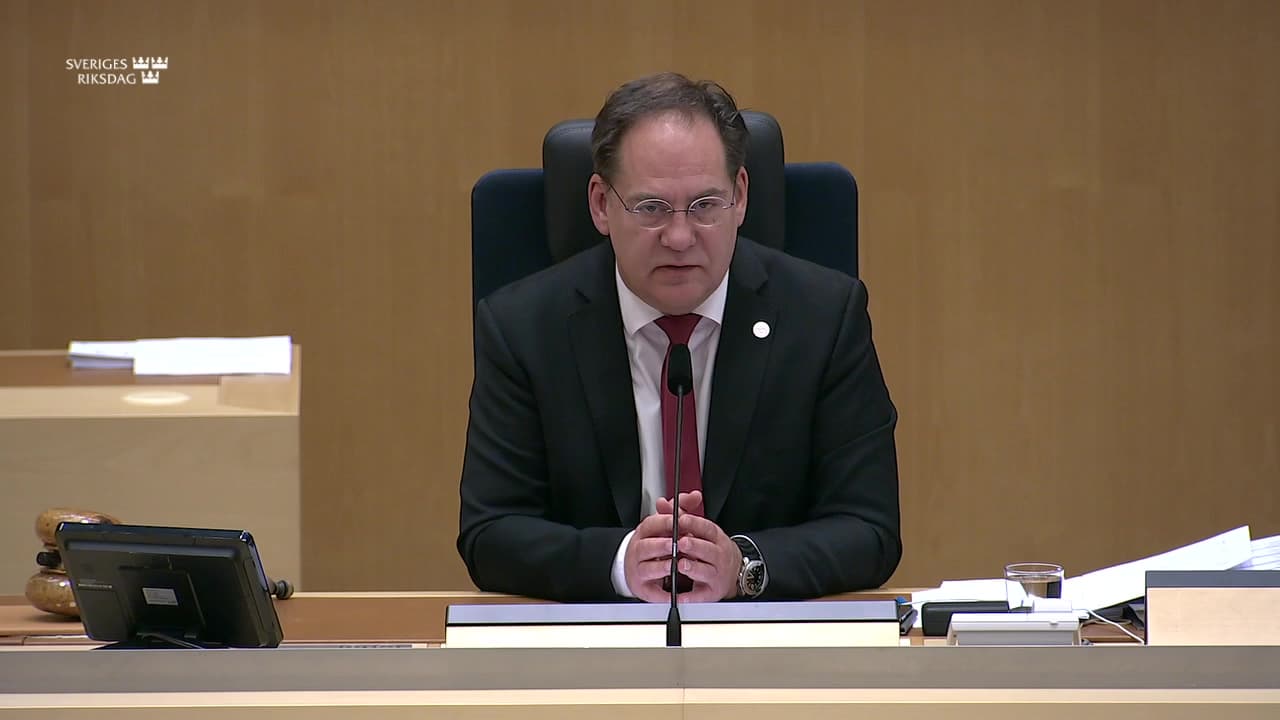 Stillbild från Beslut, Beslut: Infrastrukturfrågor