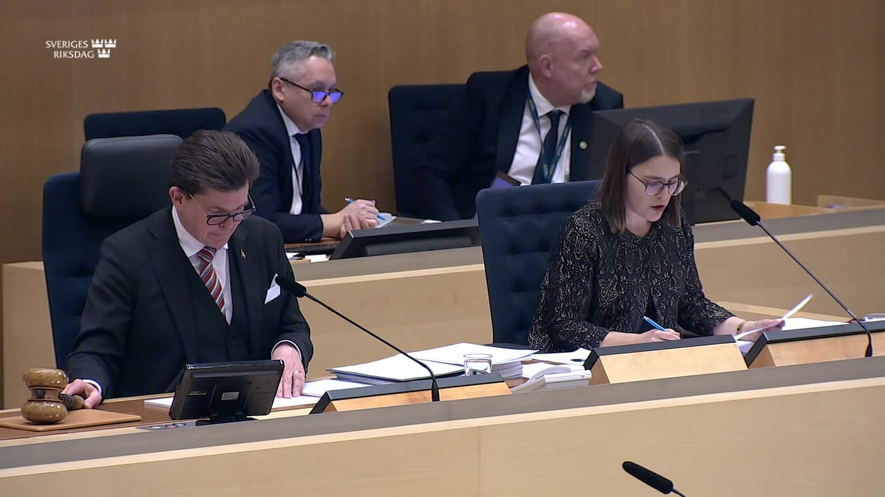 Stillbild från Beslut, Beslut: Allmänna helgdagar m.m.