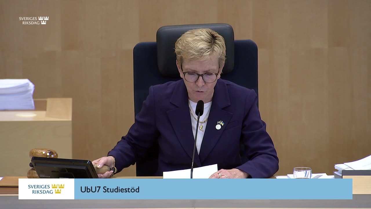 Stillbild från Beslut, Beslut: Studiestöd