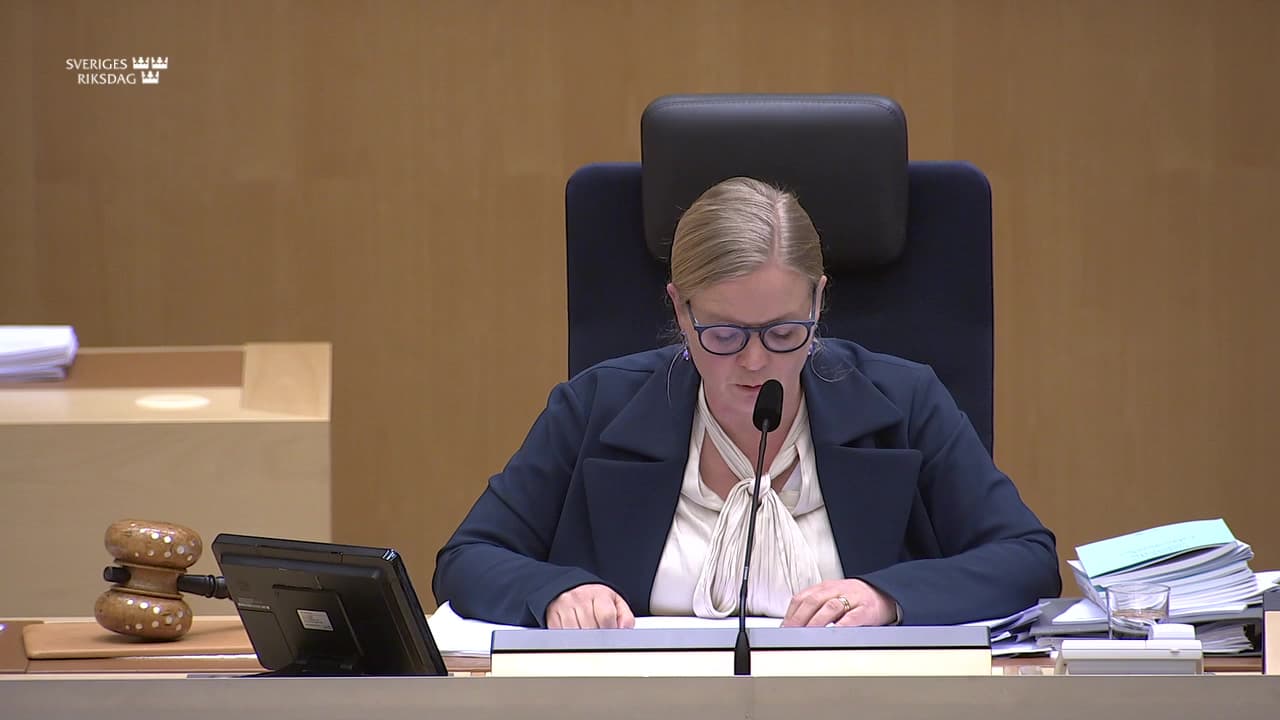Stillbild från Beslut, Beslut: Valfrågor