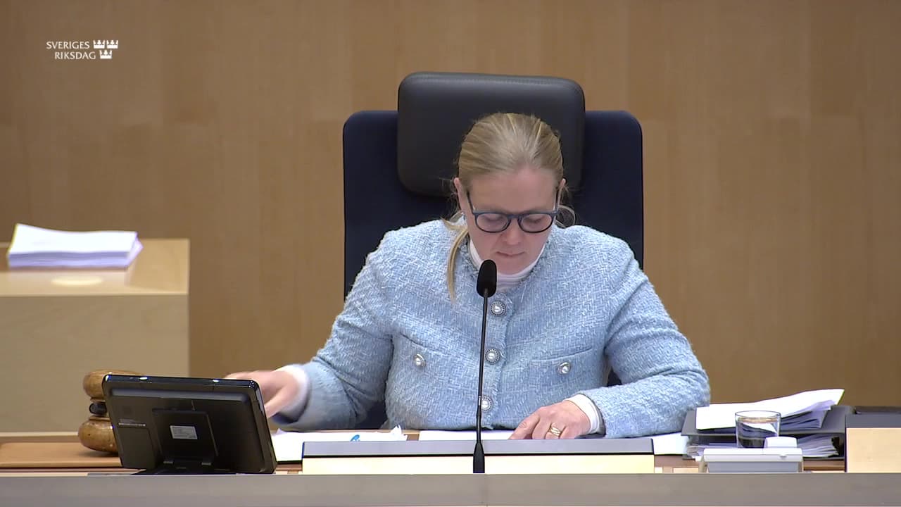 Stillbild från Beslut, Beslut: Riksrevisionens rapport om statens tillsyn för att motverka penningtvätt