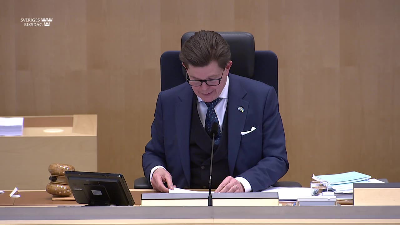 Stillbild från Beslut, Beslut: Tryck- och yttrandefrihet, massmediefrågor