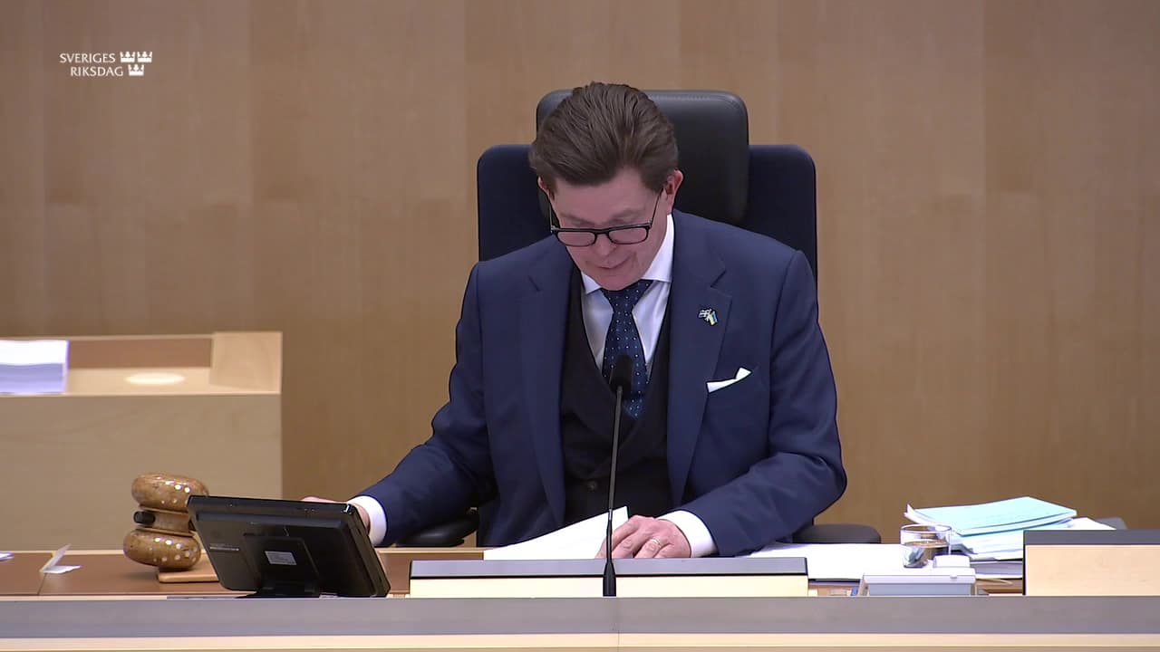 Stillbild från Beslut, Beslut: Inkomstskatt