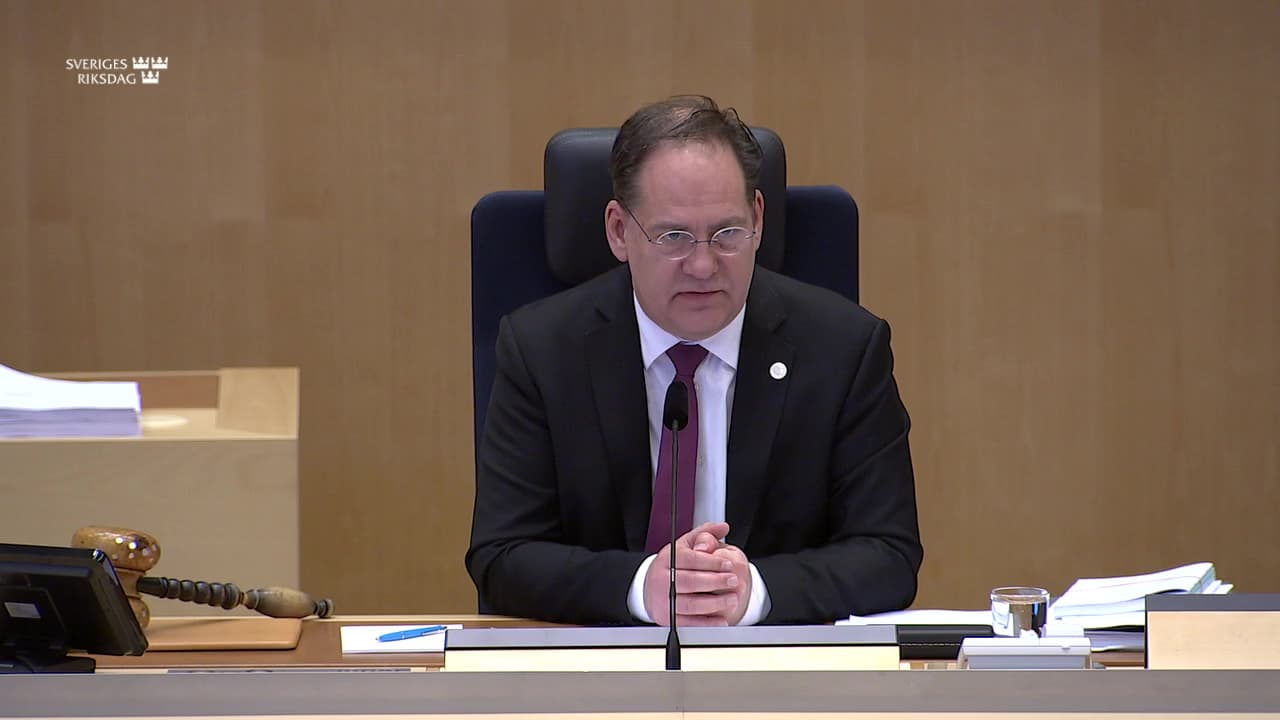 Stillbild från Beslut, Beslut: Mineralpolitik