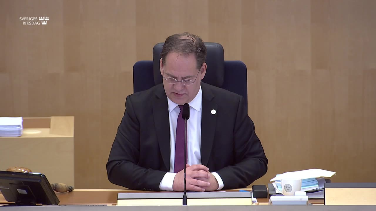 Stillbild från Beslut, Beslut: Avveckling av statliga kasinon