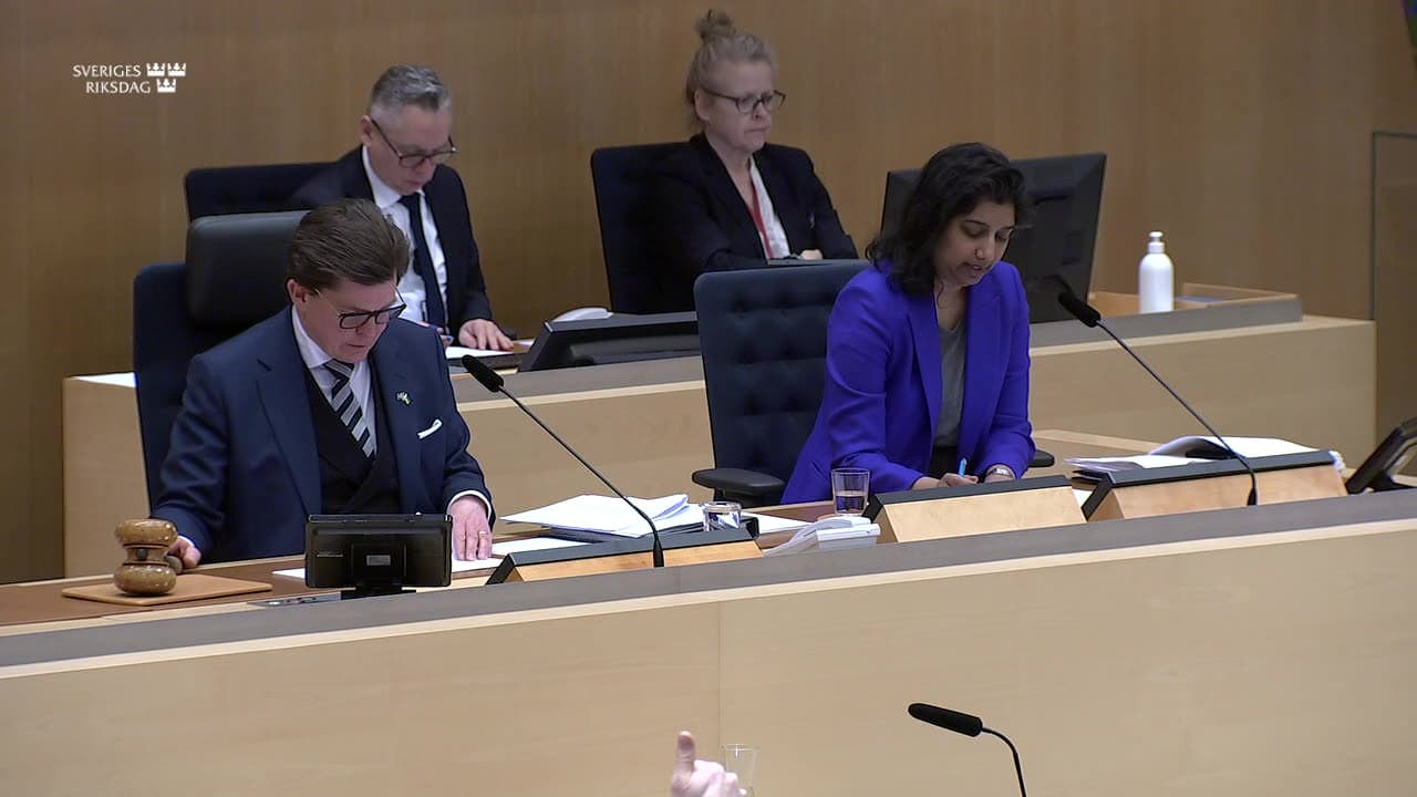 Stillbild från Beslut, Beslut: Terrorism