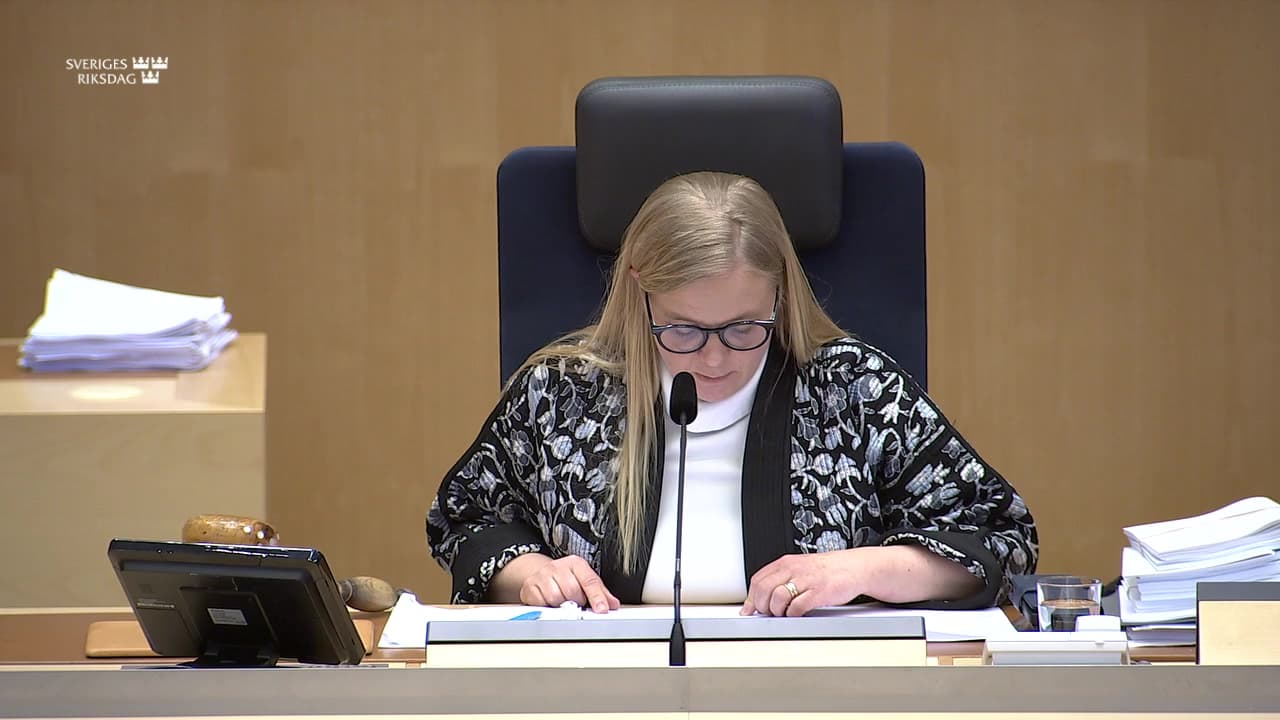 Stillbild från Beslut, Beslut: Litteratur, språk och konstarter