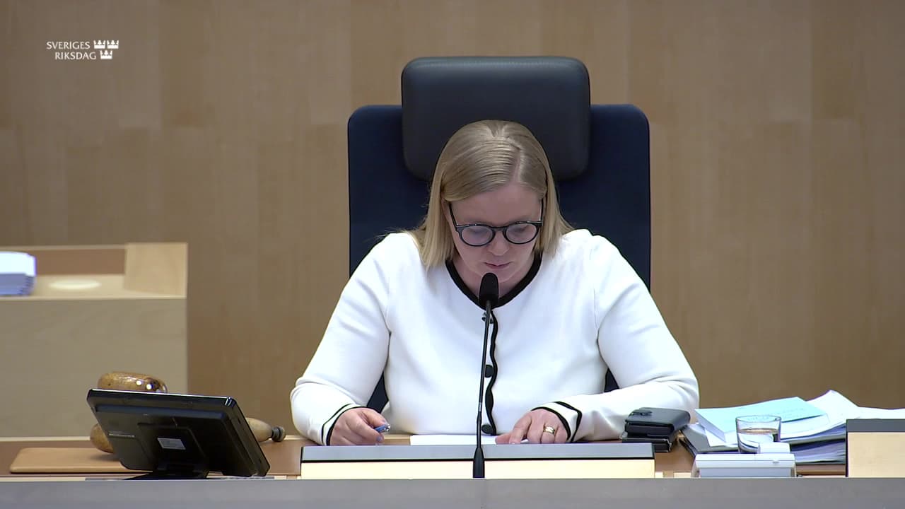 Stillbild från Beslut, Beslut: Luftfartsfrågor