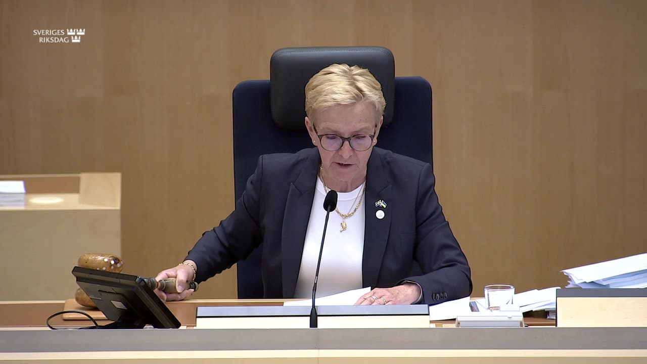 Stillbild från Beslut, Beslut: Skolor mot brott