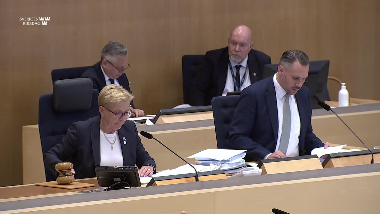 Stillbild från Beslut, Beslut: Lärare och elever