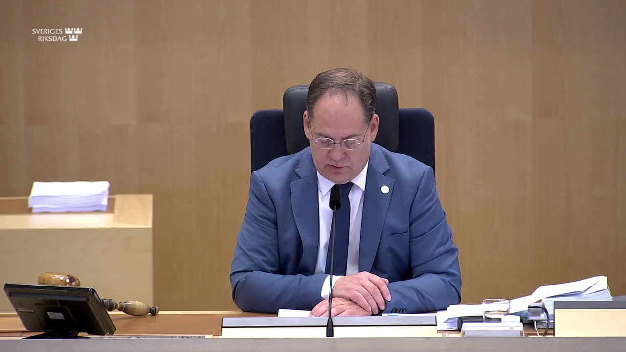 Stillbild från Beslut, Beslut: Upphävande av lagen om strukturfondspartnerskap