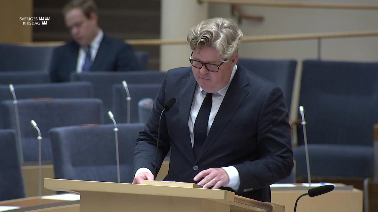 Stillbild från Interpellationsdebatt, Förstärkt skydd för enskilda inom bostadsrättsföreningar