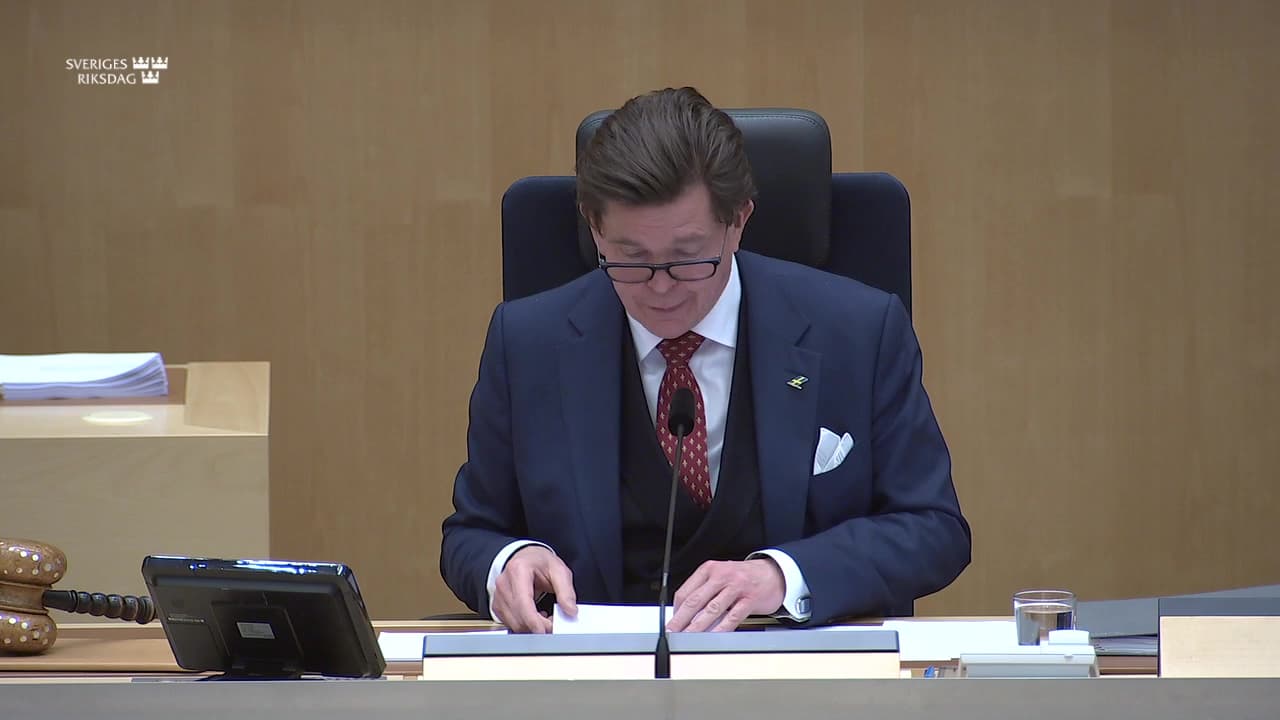 Stillbild från Beslut, Beslut: Riksrevisionens rapport om tillsynen över medicintekniska produkter