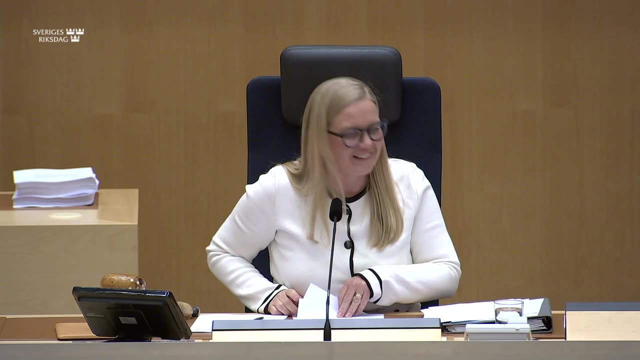 Stillbild från Beslut, Beslut: Riksrevisorns årliga rapport 2025