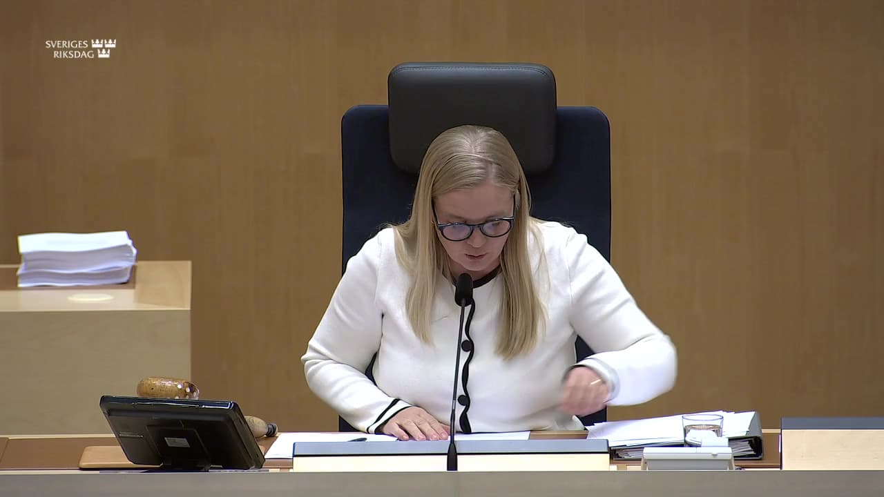 Stillbild från Beslut, Beslut: Förenklad in- och uthyrning av skepp