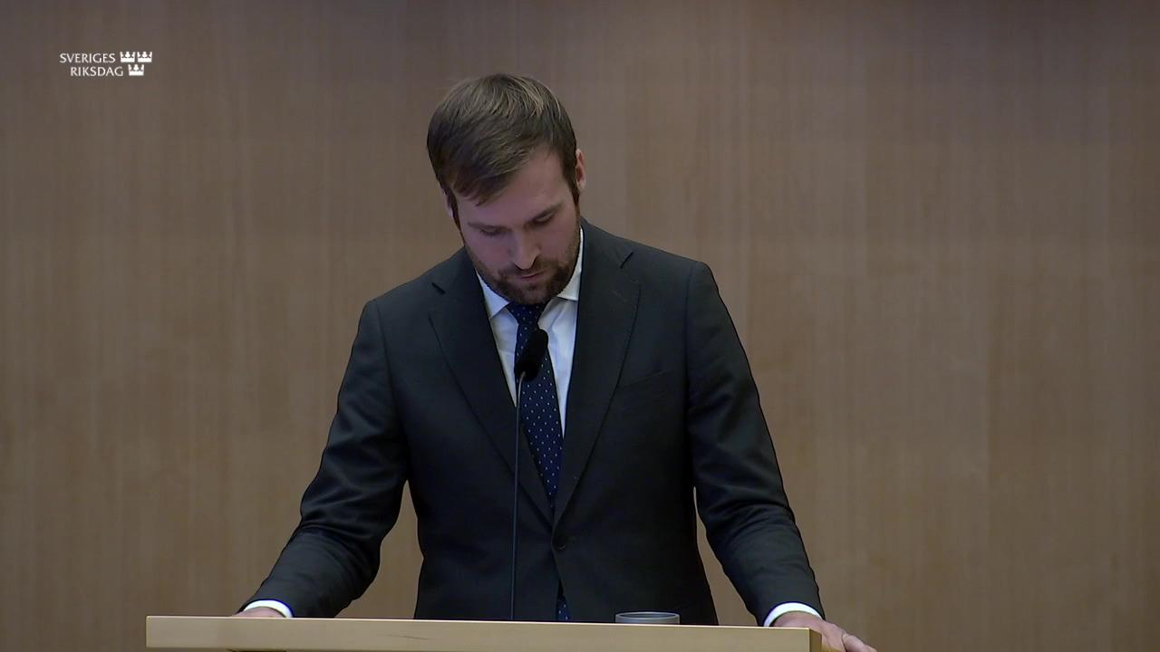 Stillbild från Debatt om förslag, Uppskjutet krav på att hållbarhetsrapportera för vissa företag