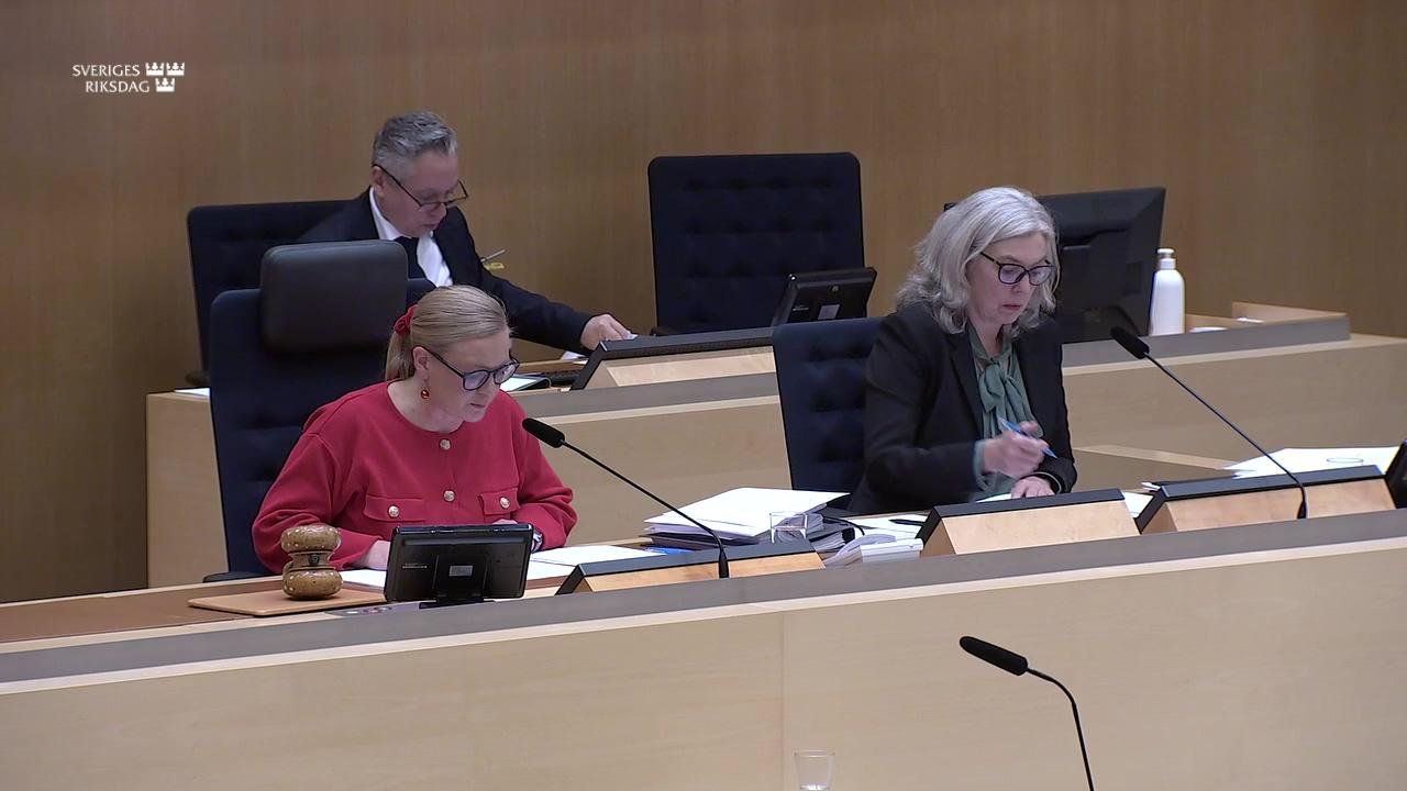 Stillbild från Beslut, Beslut: Ytterligare en avdelning i Lagrådet