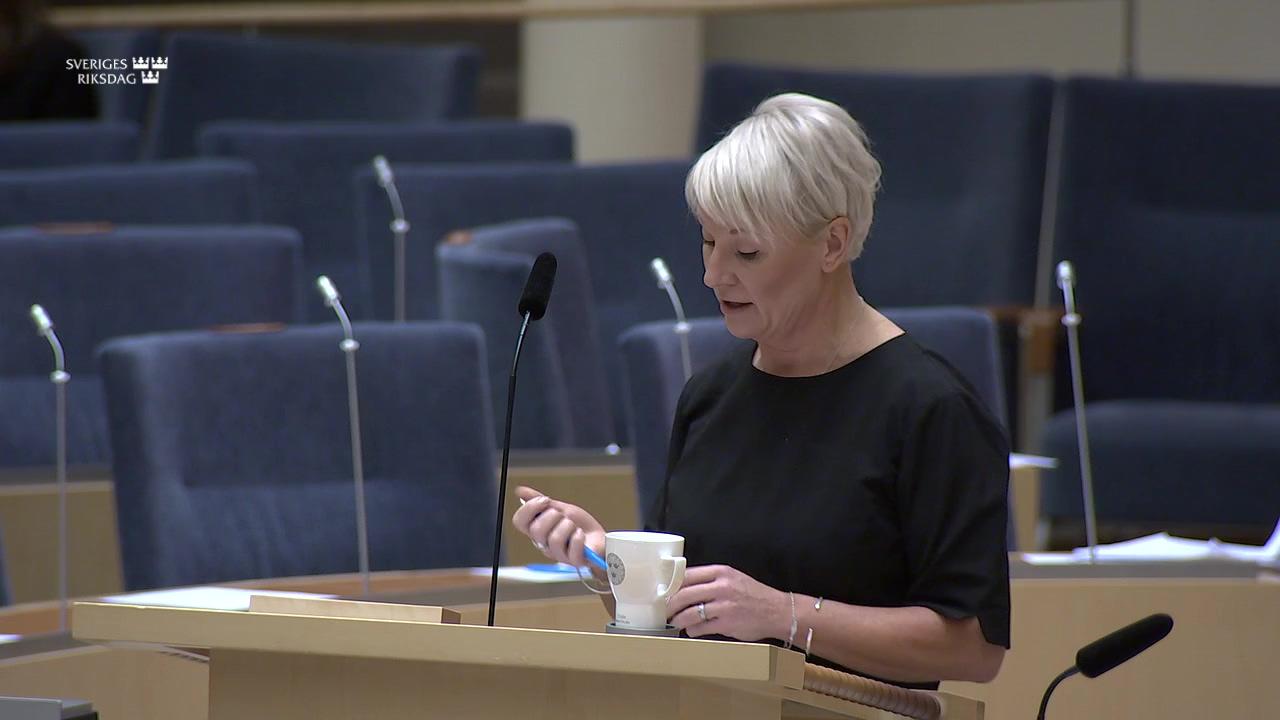 Stillbild från Interpellationsdebatt, Återkrav från Försäkringskassan
