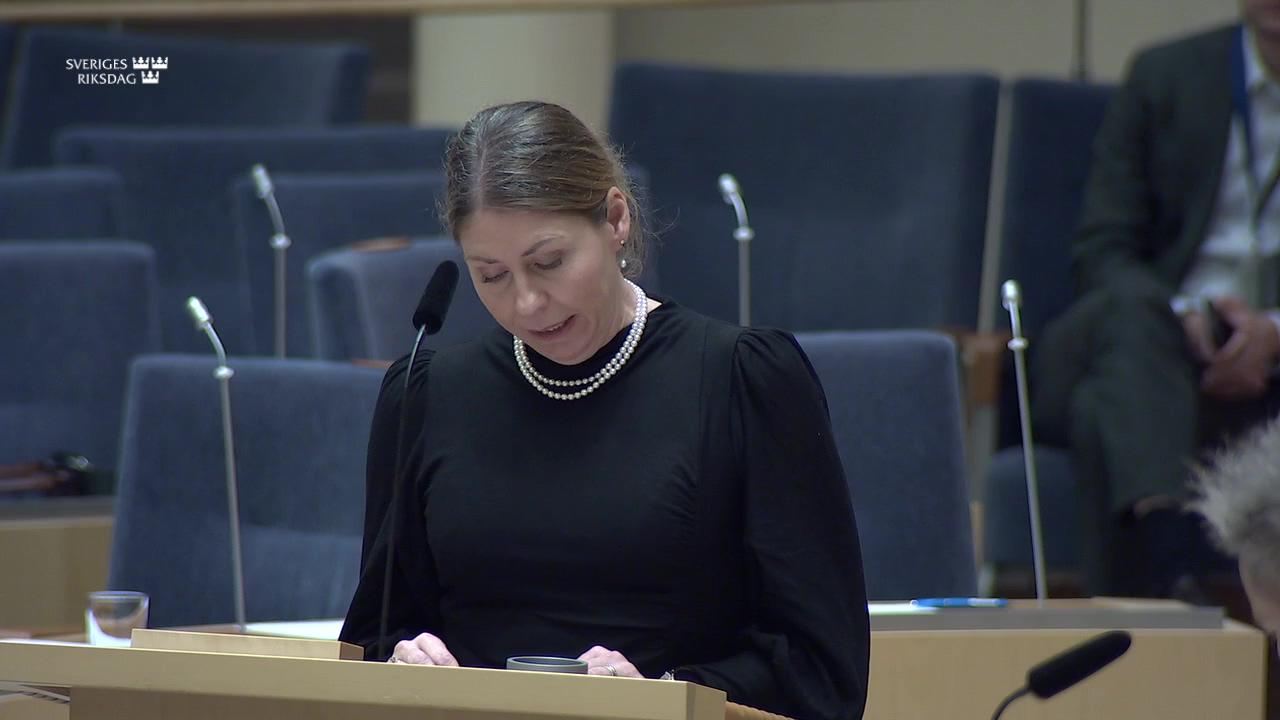 Stillbild från Interpellationsdebatt, Eventuell plan för översyn av könstillhörighetslagen