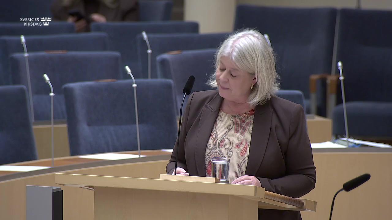 Stillbild från Interpellationsdebatt, Generella alkoholförbud på skyddade boenden