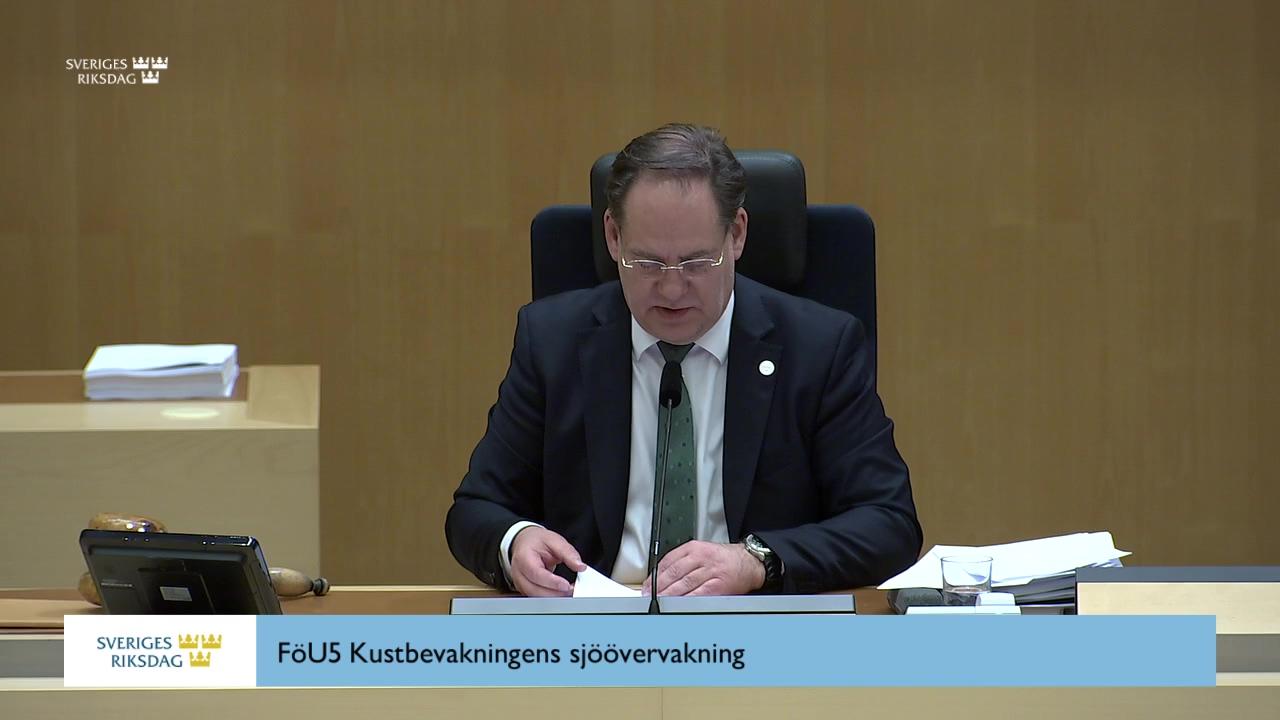 Stillbild från Beslut, Beslut: Kustbevakningens sjöövervakning