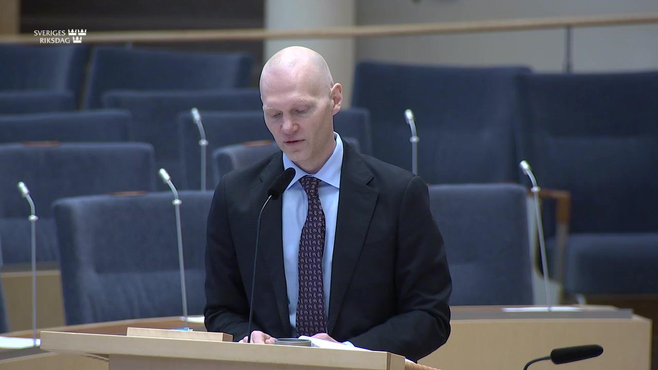 Stillbild från Interpellationsdebatt, Överskuldsättning och vräkningar