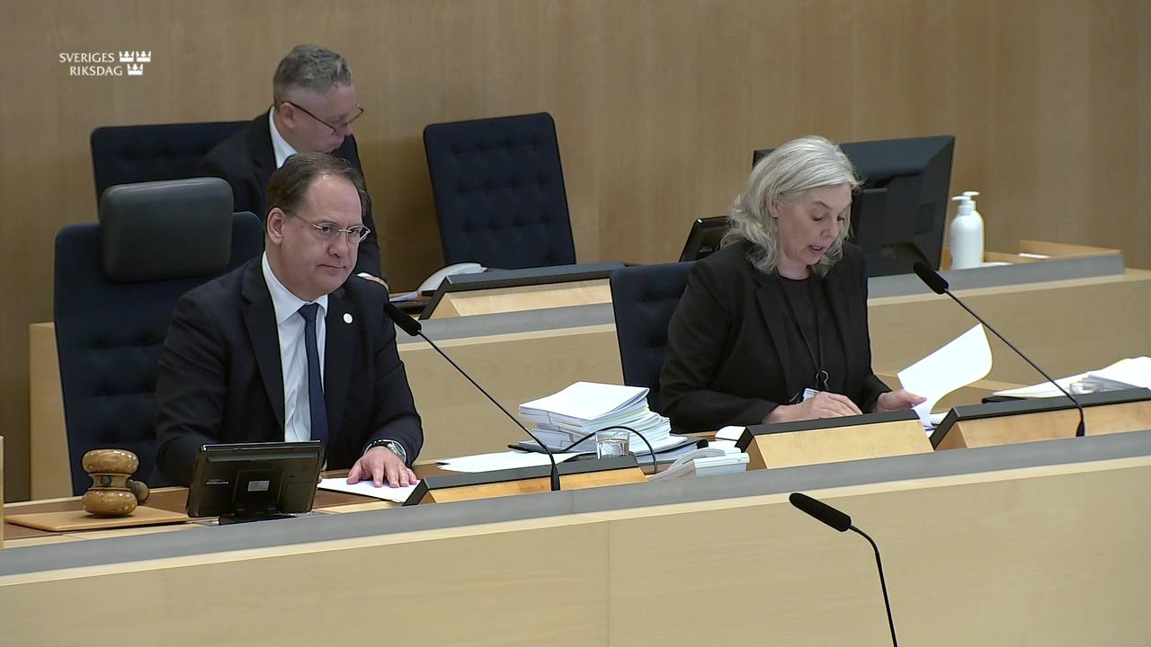 Stillbild från Beslut, Beslut: Handelspolitik