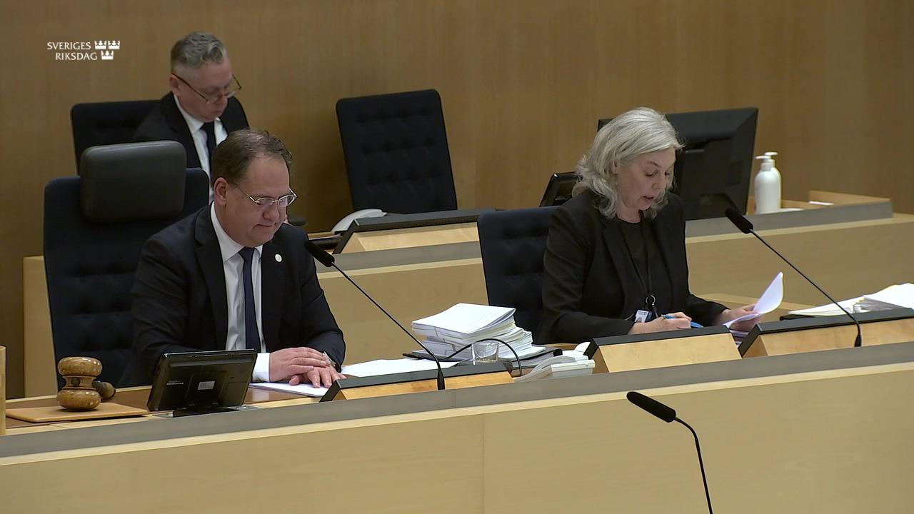 Stillbild från Beslut, Beslut: Energipolitik