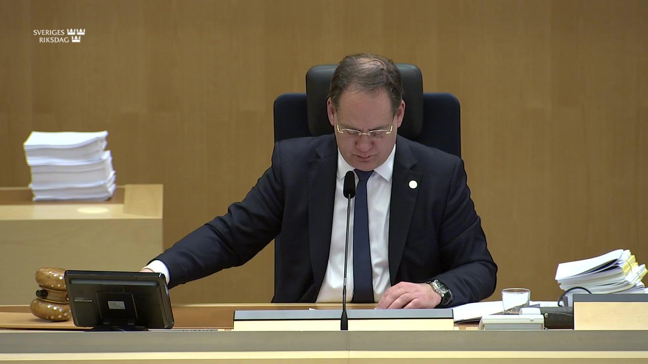 Stillbild från Beslut, Beslut: Skatteförfarande, folkbokföring och tull