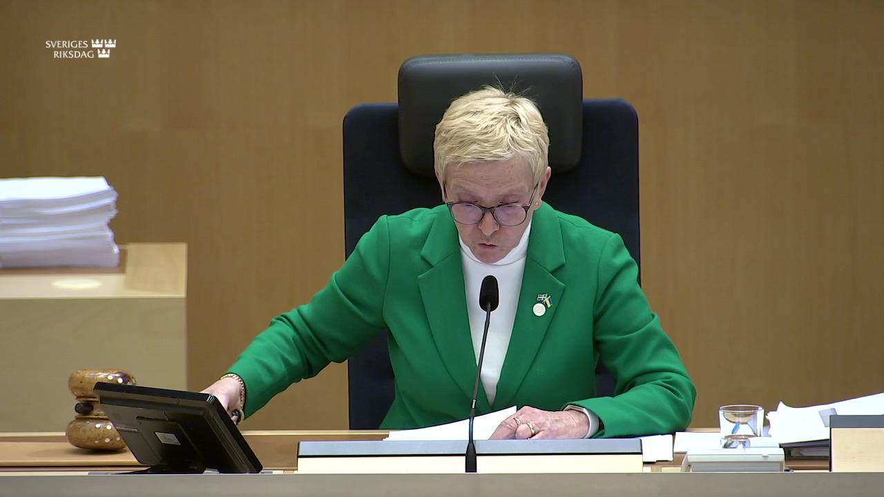 Stillbild från Beslut, Beslut: Totalförsvar