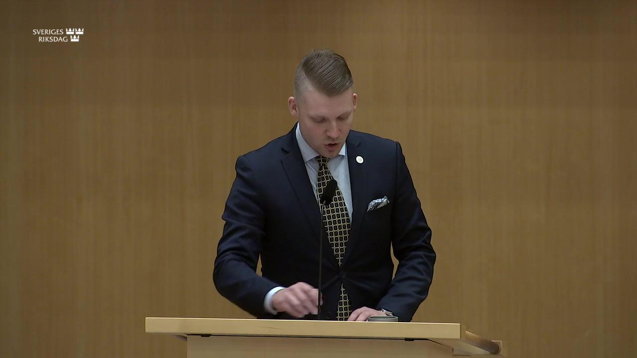 Stillbild från Debatt om förslag, Hund under kontroll