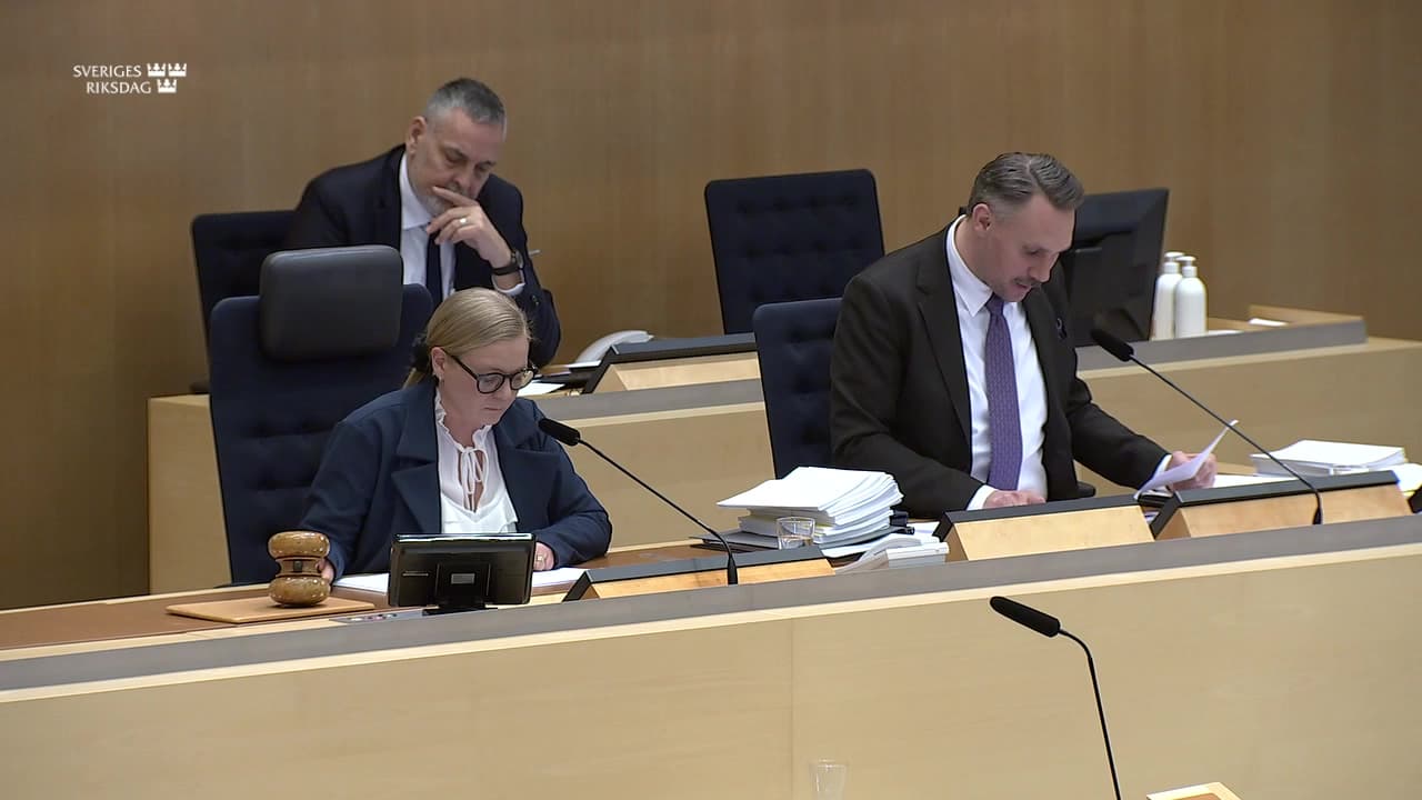 Stillbild från Beslut, Beslut: Ekonomisk familjepolitik