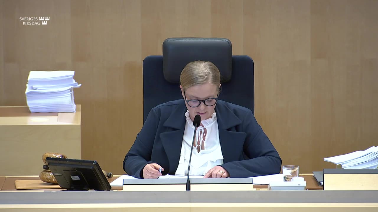 Stillbild från Beslut, Beslut: Luftfartsfrågor