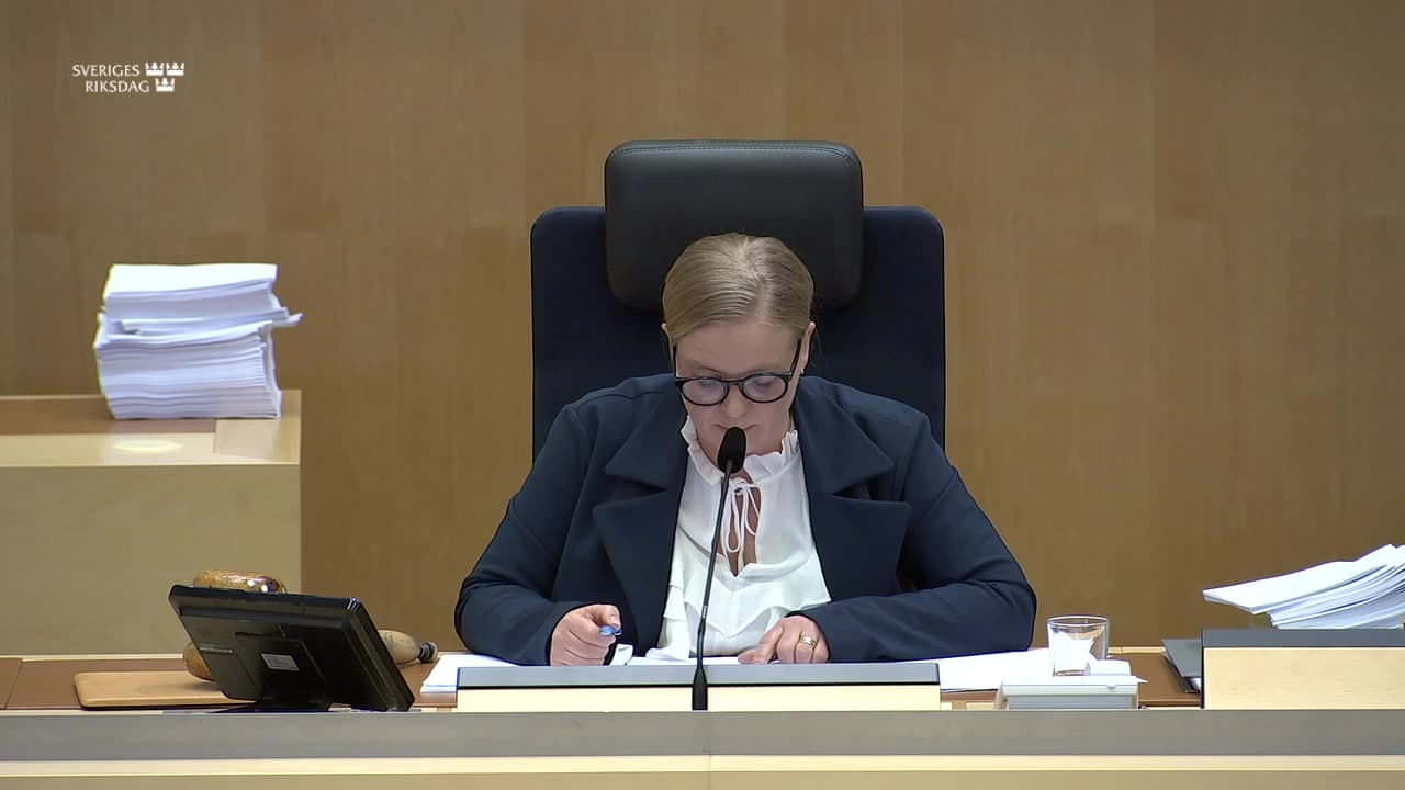 Stillbild från Beslut, Beslut: Civila samhället, trossamfund och folkbildning