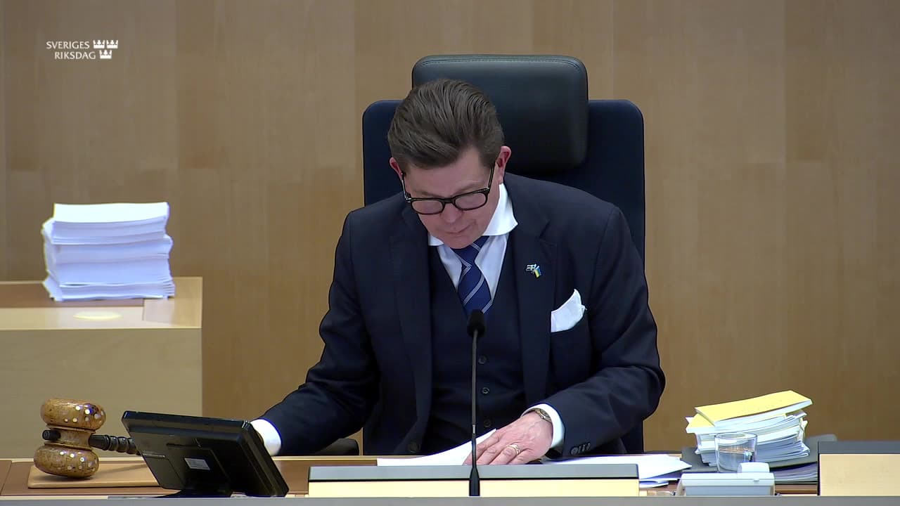 Stillbild från Beslut, Beslut: Konstarter, språk och bibliotek