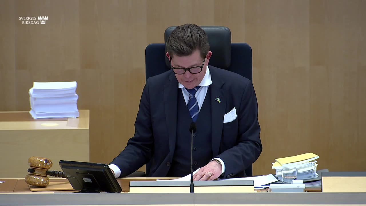 Stillbild från Beslut, Beslut: Offentlig förvaltning