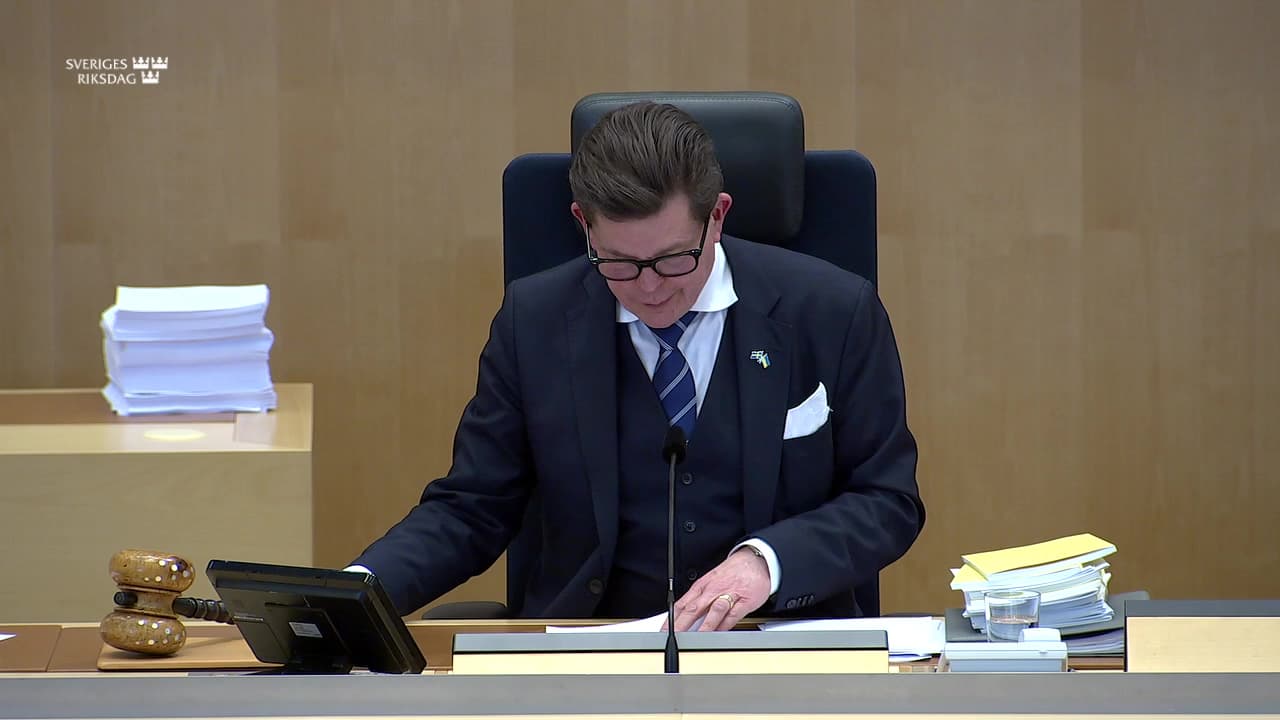 Stillbild från Beslut, Beslut: Riksrevisionens rapport om statens främjande av de nationella minoritetsspråken