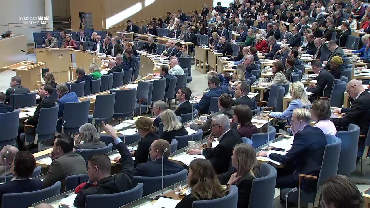 Stillbild från Beslut, Beslut: Bostadspolitik